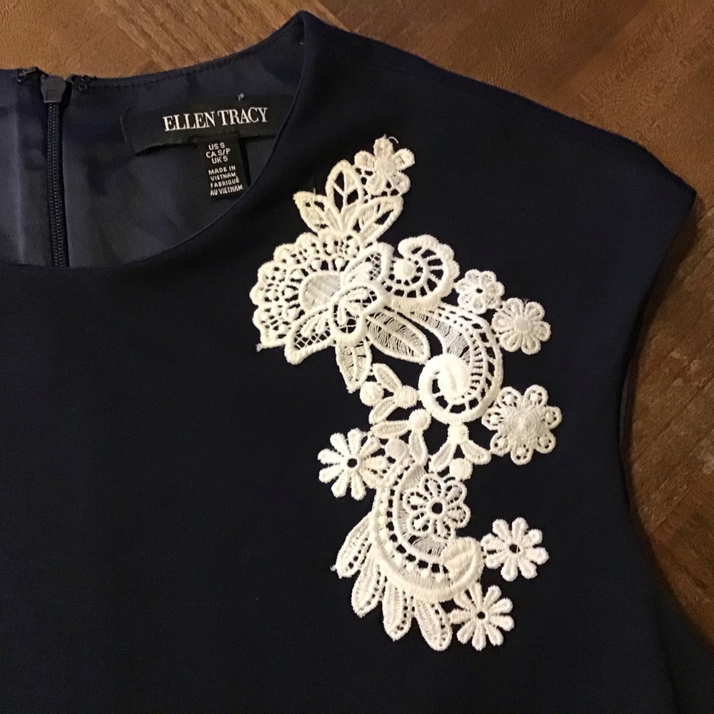 Classic Ellen Tracy top!